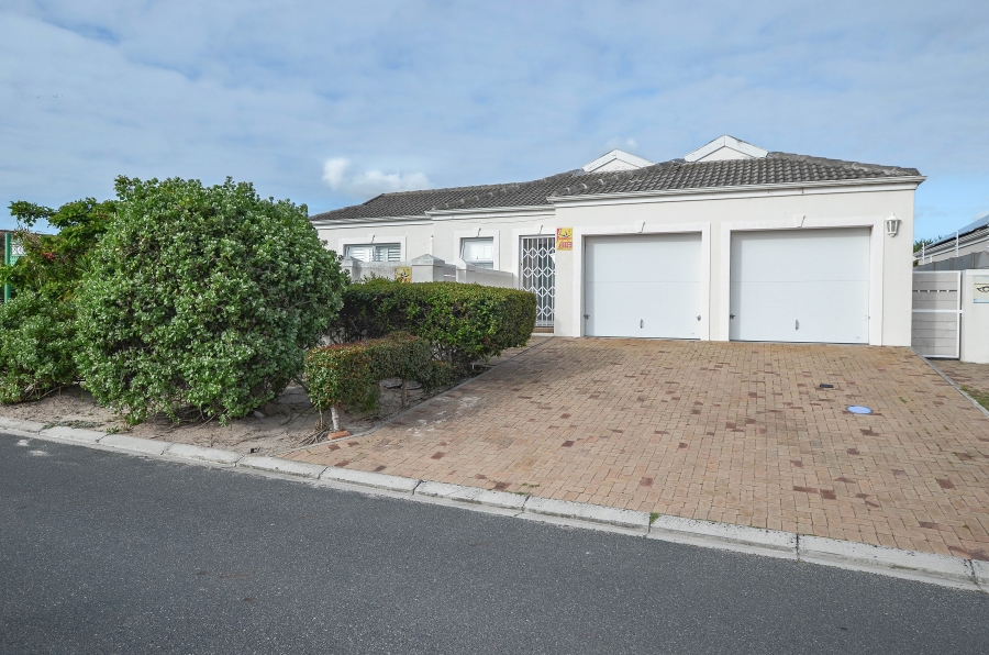 3 Bedroom Property for Sale in Sunningdale Western Cape